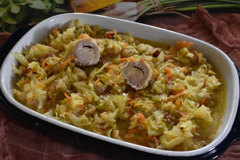 Zrazy z mozzarellą w młodej kapuście Zrazy z mozzarellą w młodej kapuście