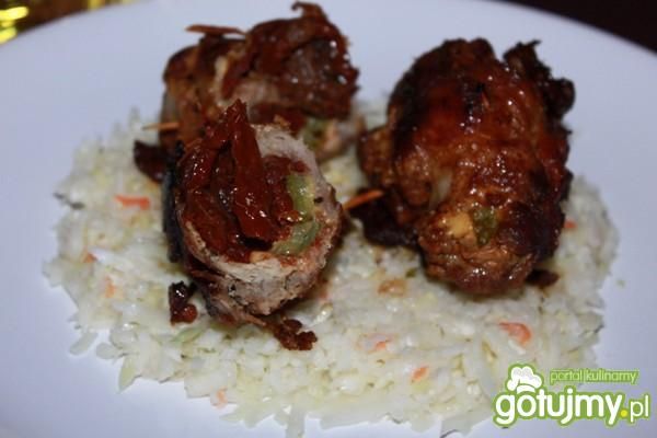 Zrazy z serem i pomidorkami suszonymi 