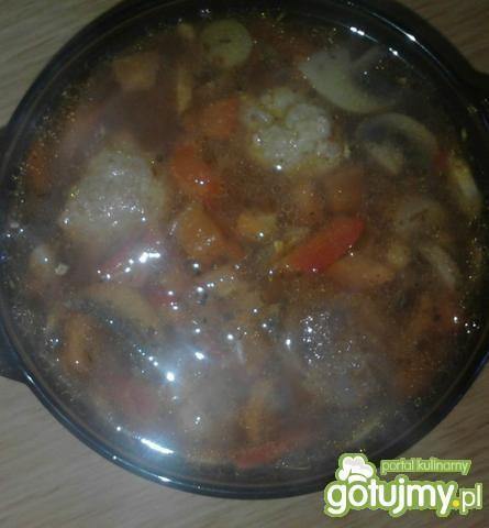 Zupa a'la leczo z pulpecikami Zupa a'la leczo z pulpecikami