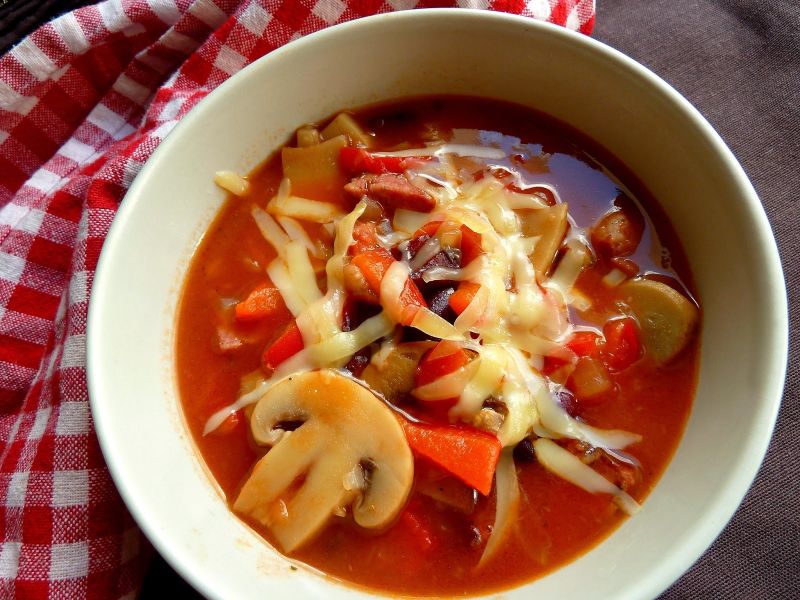 Zupa ala'mexicana  z kiełbasą i pieczarkami Zupa ala'mexicana  z kiełbasą i pieczarkami