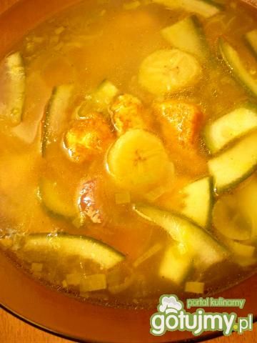 Zupa bananowa z curry i kurczakiem Zupa bananowa z curry i kurczakiem