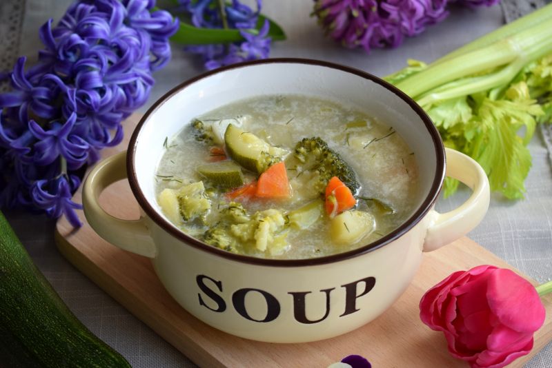 Zupa brokułowa z cukinią i selerem naciowym