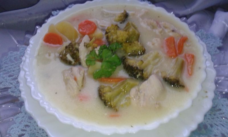 Zupa brokułowa z kurczakiem