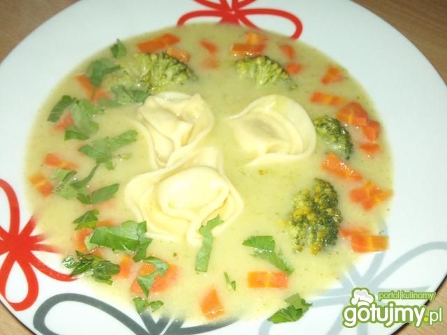 Zupa brokułowa z tortellini 2