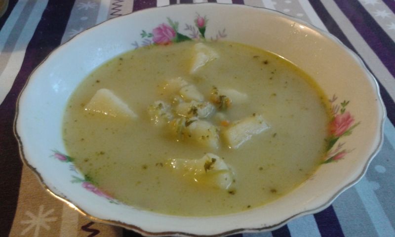 Zupa brokułowo - groszkowa