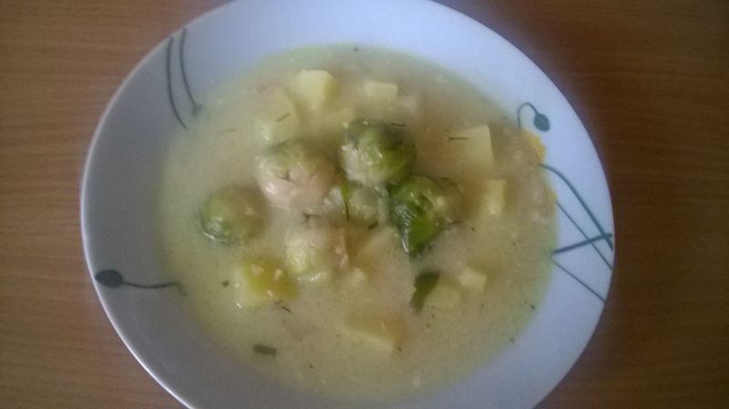 Zupa brukselkowa z ziemniakami
