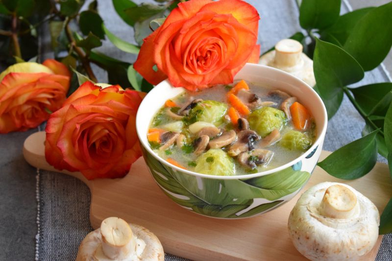 Zupa brukselkowo-pieczarkowa Zupa brukselkowo-pieczarkowa