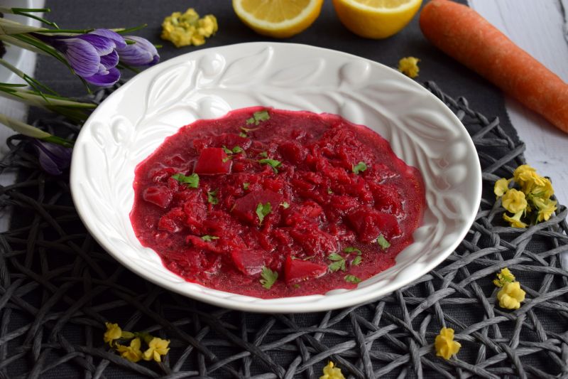 Zupa buraczkowa na wywarze z kurczaka Zupa buraczkowa na wywarze z kurczaka