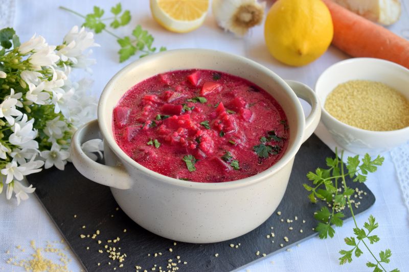 Zupa buraczkowa z kaszą kuskus