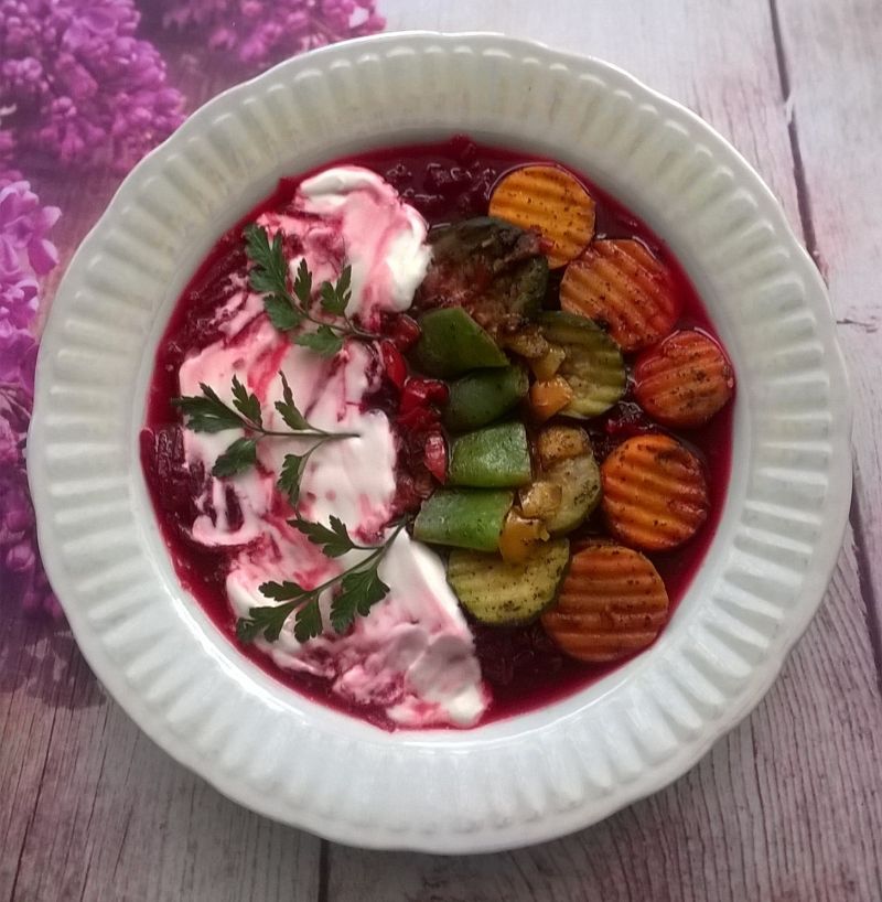 Zupa buraczkowa z warzywami Zupa buraczkowa z warzywami