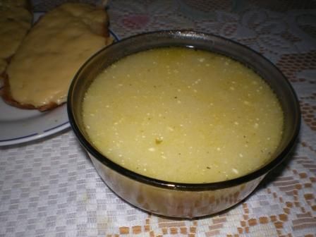 Zupa cebulowa krem z grzankami Zupa cebulowa krem z grzankami