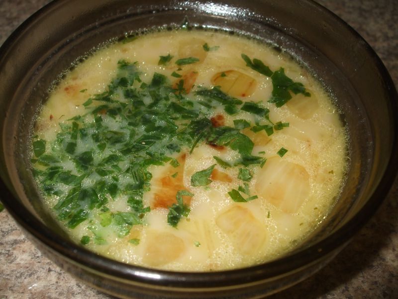 Zupa cebulowa na bulionie