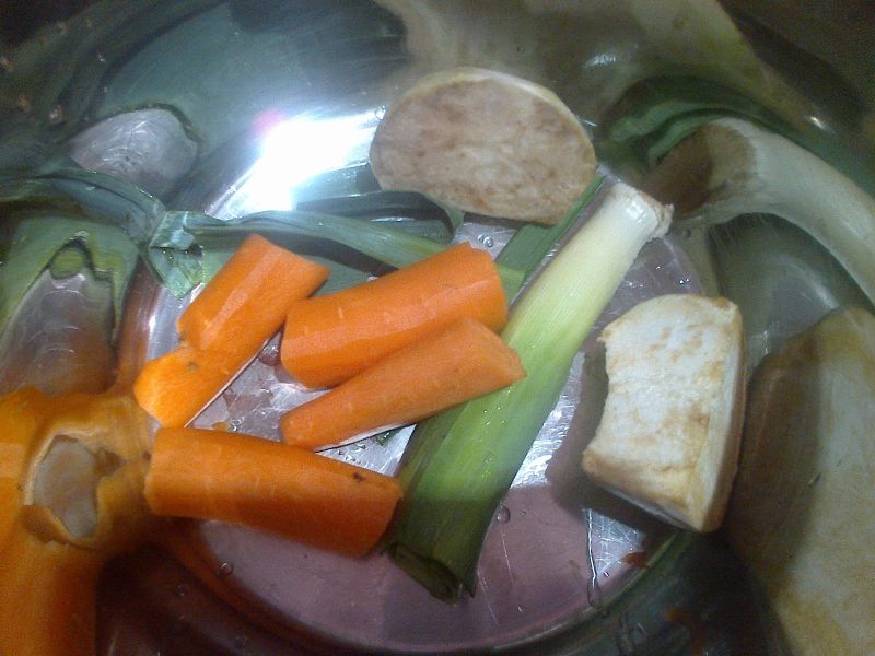 Zupa cebulowa na bulionie warzywnym 