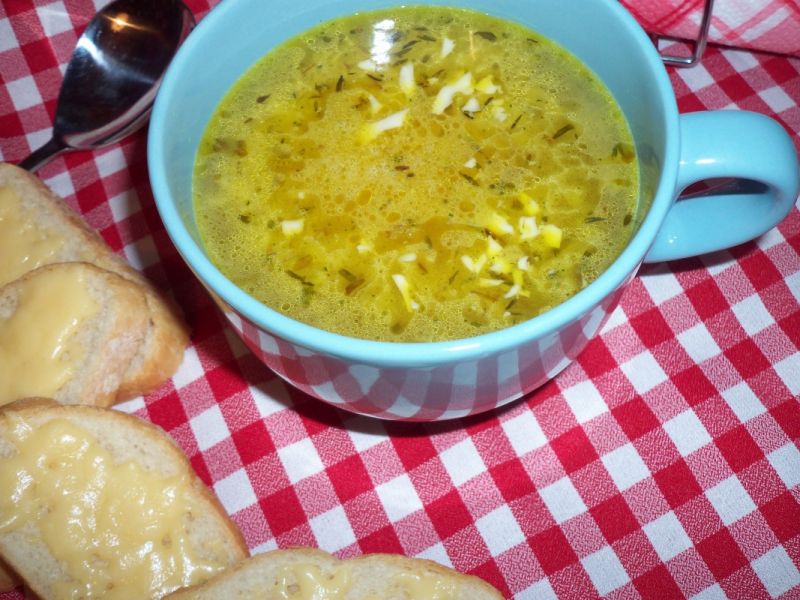 Zupa cebulowa z grzankami