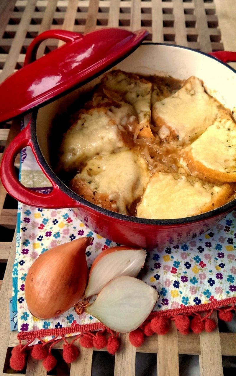 Zupa cebulowa z grzankami