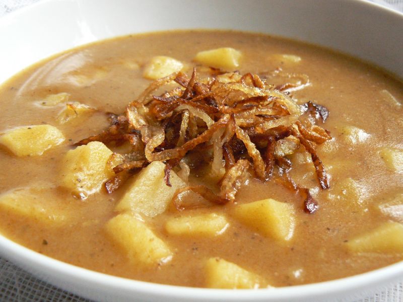 Zupa cebulowa z ziemniakami Zupa cebulowa z ziemniakami