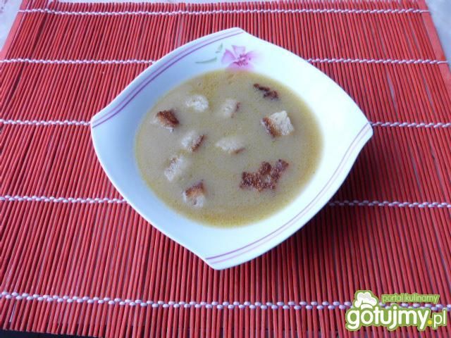 Zupa cebulowa zasmażana