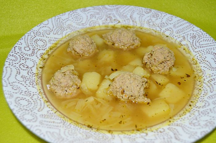 Zupa cebulowo ziemniaczana z pulpetami