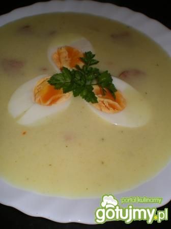 Zupa chrzanowa z kiełbasą i jajkiem