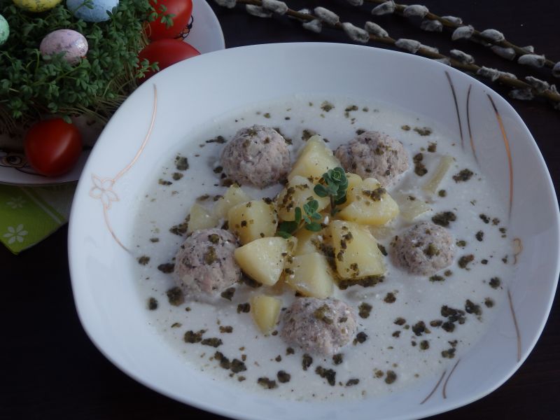 Zupa chrzanowa z pulpecikami z białej kiełbasy