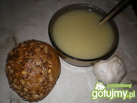 Zupa czosnkowa Zupa czosnkowa