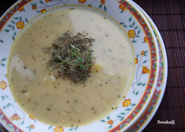 Zupa czosnkowa na winie  Zupa czosnkowa na winie
