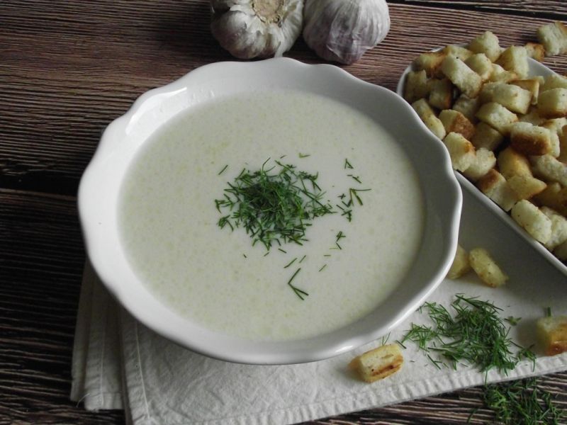 Zupa czosnkowo serowa