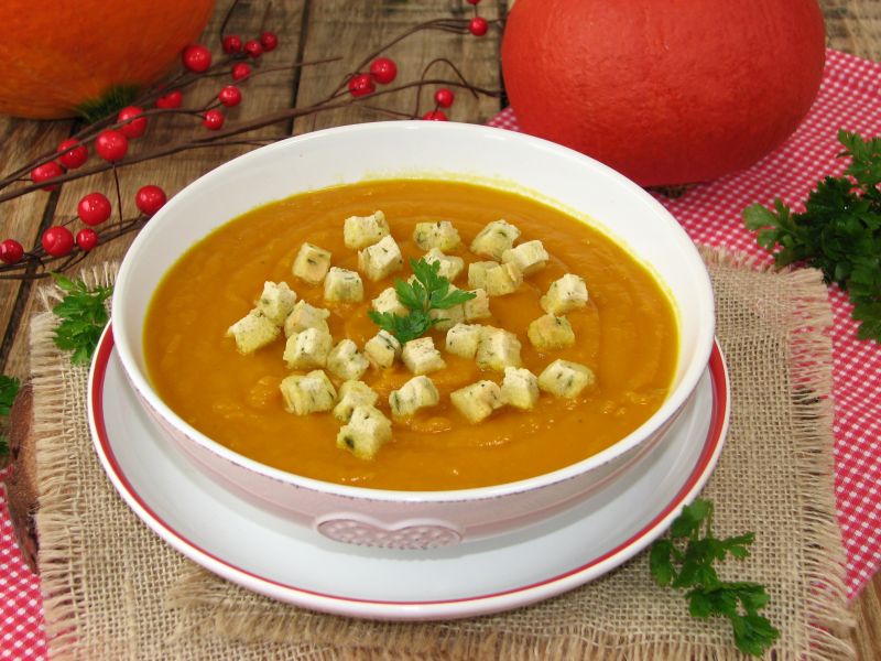 Zupa dyniowa z grzankami Zupa dyniowa z grzankami