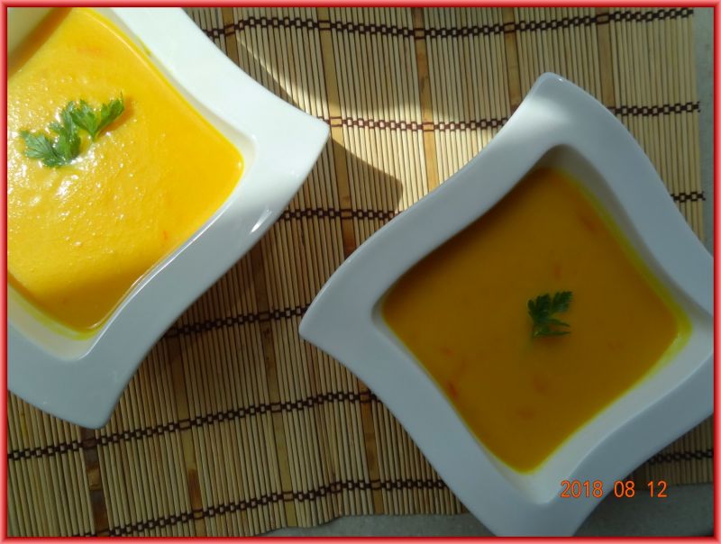 Zupa dyniowa z pomidorami Zupa dyniowa z pomidorami