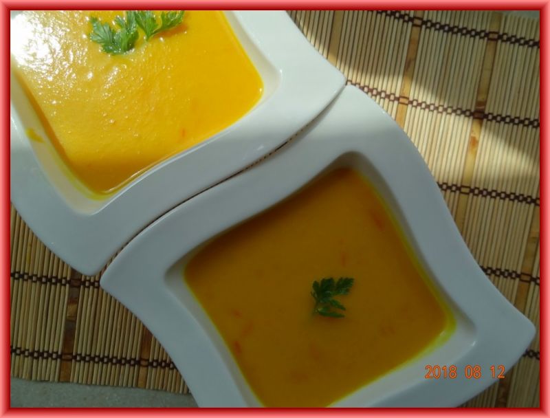 Zupa dyniowa z pomidorami Zupa dyniowa z pomidorami