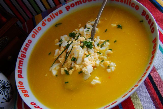 Zupa dyniowa z siekanym jajkiem