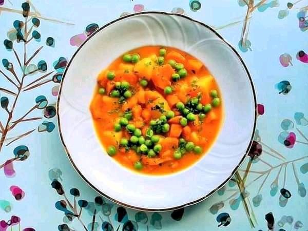 Zupa dyniowa z zielonym groszkiem Zupa dyniowa z zielonym groszkiem