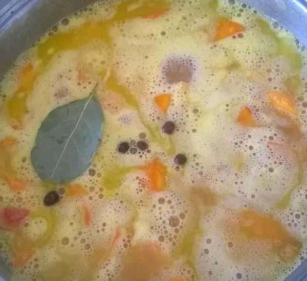 Zupa dyniowa z zielonym groszkiem