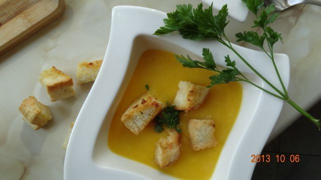 Zupa dyniowo  - czosnkowa