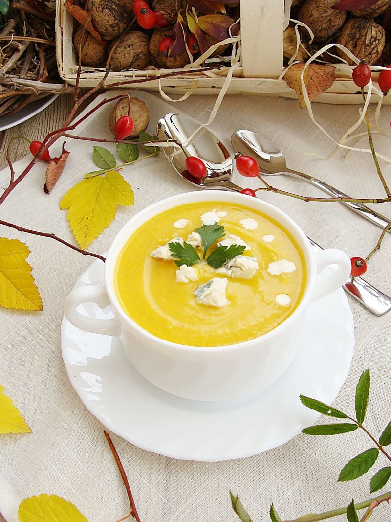 Zupa dyniowo-kukurydziana z serem lazur 