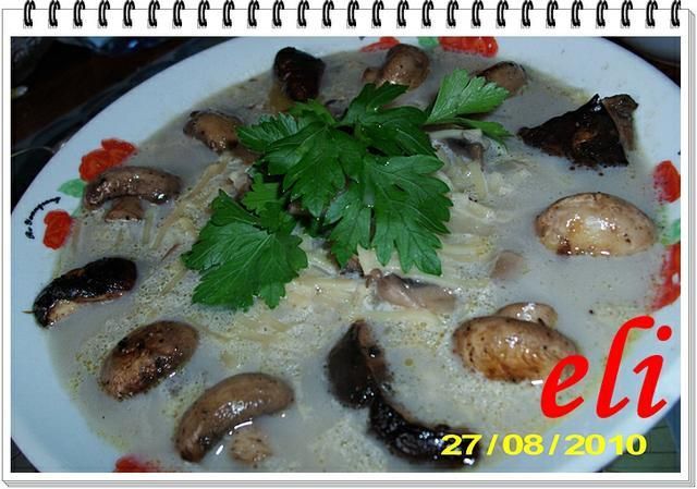 Zupa Eli z grzybów mieszanych