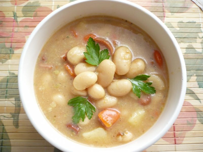Zupa fasolowa na boczku