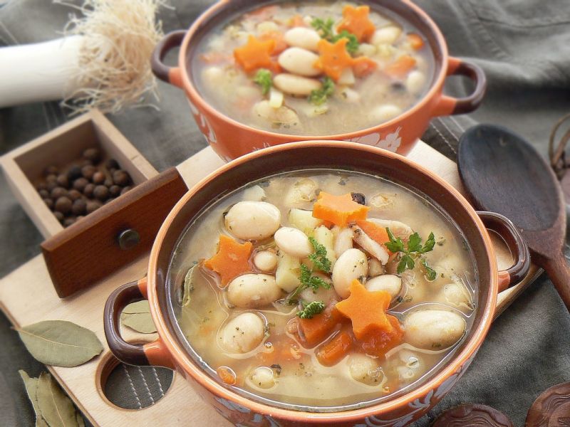 Zupa fasolowa pod gwiazdami