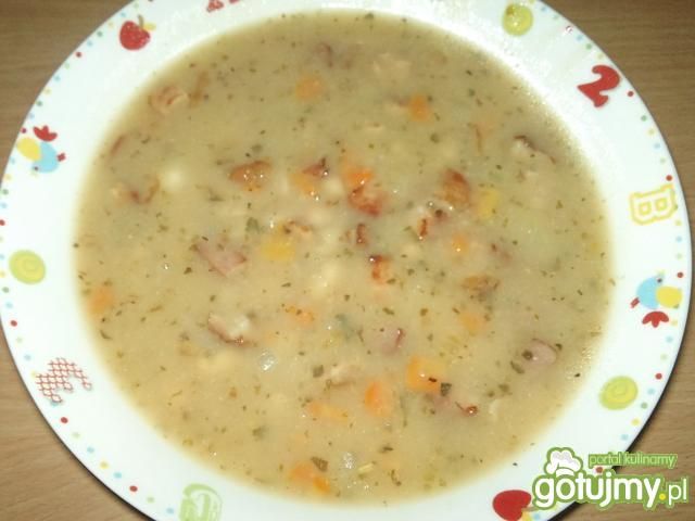 Zupa fasolowa z boczkiem i cebulką
