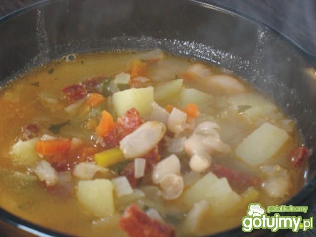 Zupa fasolowa z kiełbasą i dynią Zupa fasolowa z kiełbasą i dynią