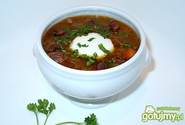 Zupa fasolowa z kiszoną kapustą