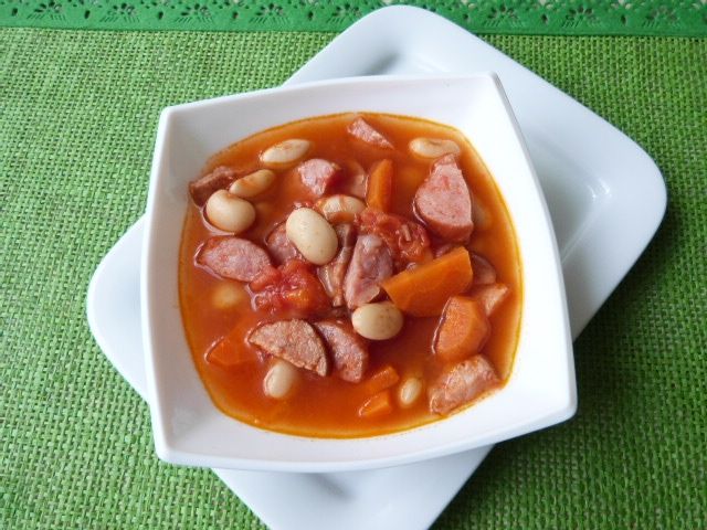 Zupa fasolowa z pomidorami Zupa fasolowa z pomidorami