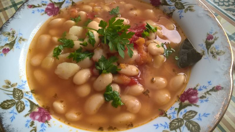 Zupa fasolowa z pomidorami Zupa fasolowa z pomidorami