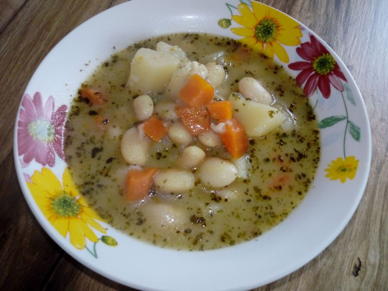 Zupa fasolowa z serkiem topionym