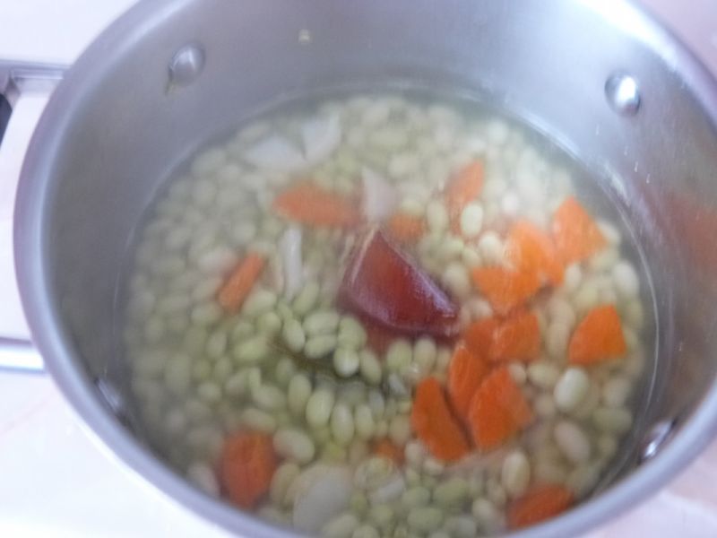 Zupa fasolowa z warzywami