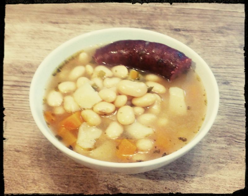 Zupa fasolowa z wkładką z dzika