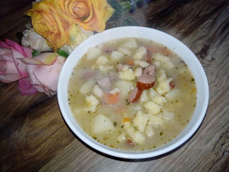 Zupa fasolowo-zacierkowa na rosole