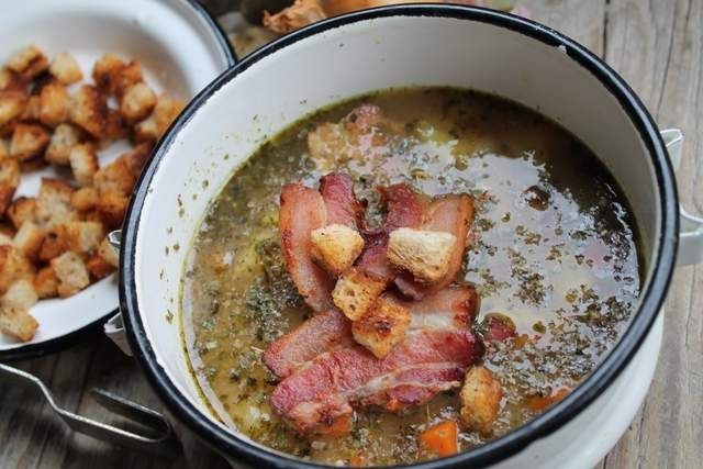 Zupa grochowa na wędzonce