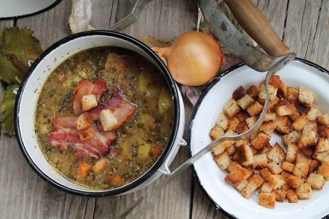 Zupa grochowa na wędzonce