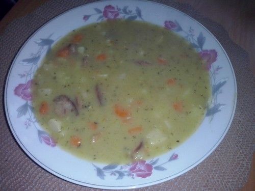 Zupa grochowa na wędzonych kościach Zupa grochowa na wędzonych kościach